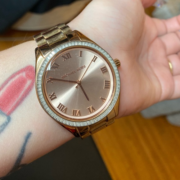 Micheal Kors rose gold watch - Picture 5 of 5